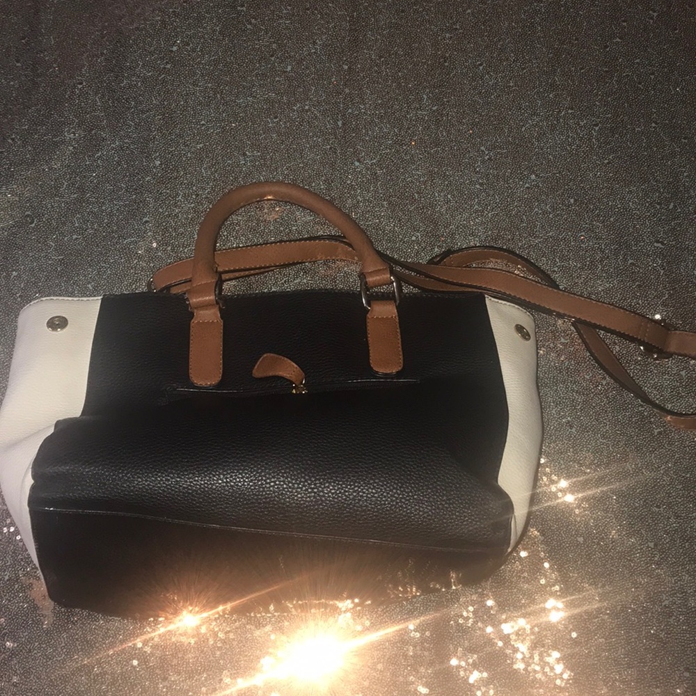 🐝 Call it Spring Handbag - Picture 3 of 5